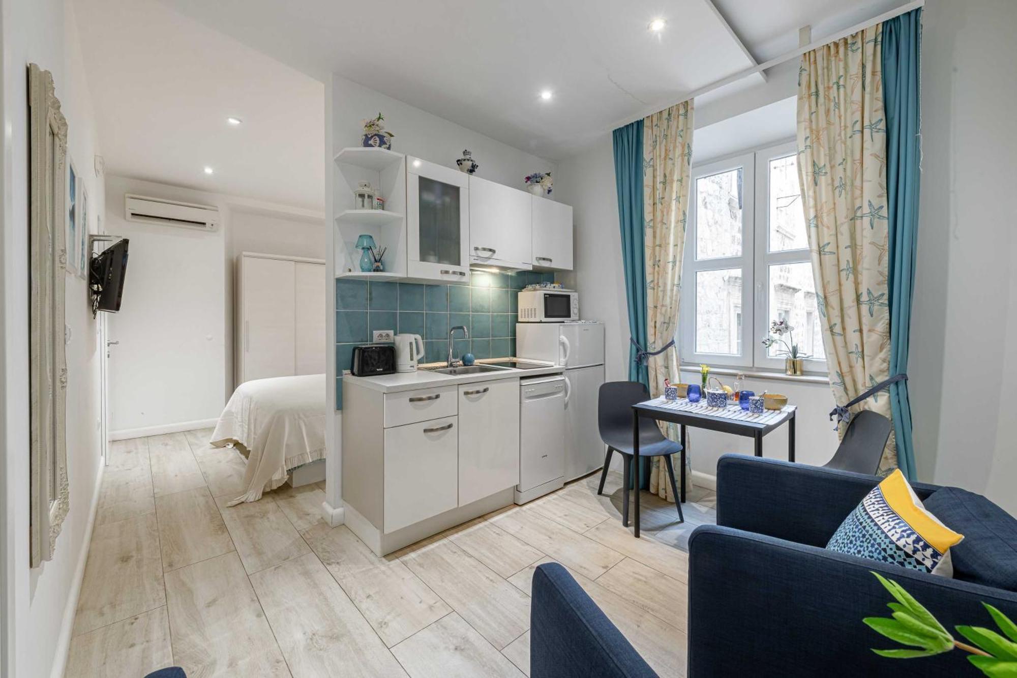 L & L Old Town Apartments ดูบรอฟนิก ภายนอก รูปภาพ