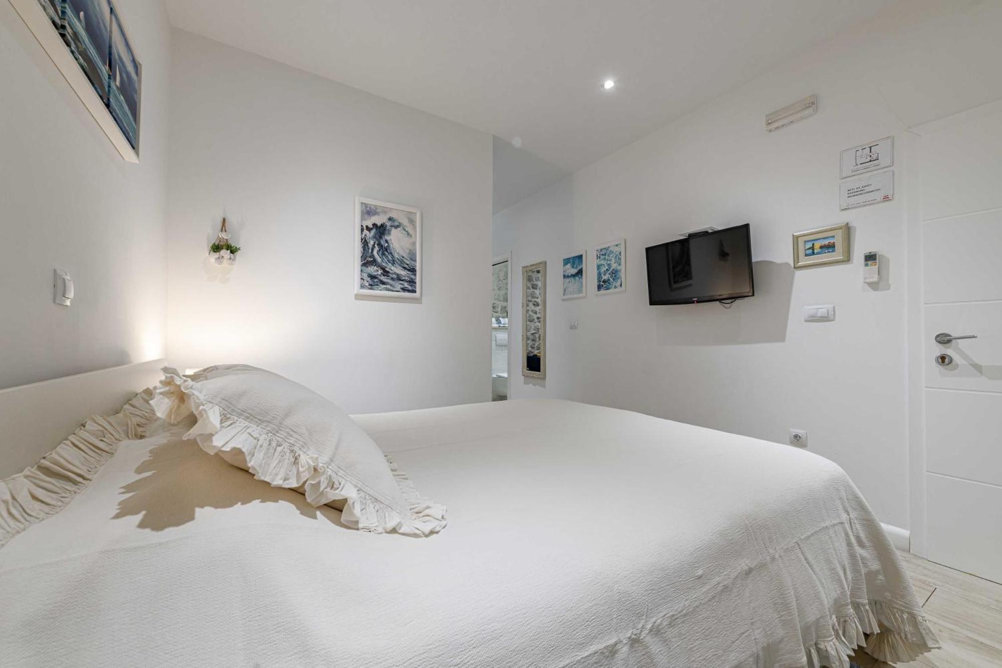 L & L Old Town Apartments ดูบรอฟนิก ภายนอก รูปภาพ